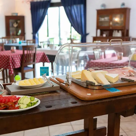 Alesi ホテル マルチェージネ